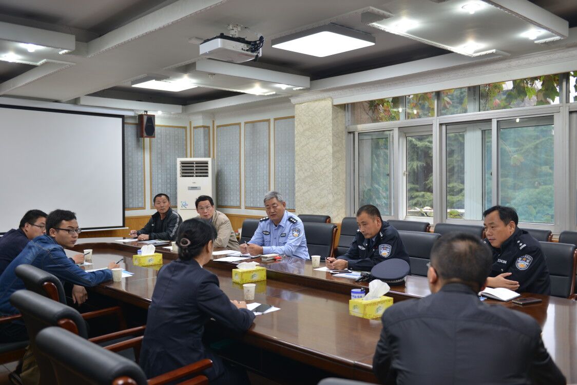 在行政办公楼二会议室共同研究治理措施、明确任务目标